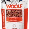 Maškrta Woolf Dog/Cat kúsky lososa pre psy a mačky 100g Woolf www.bohre.sk