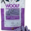 Maškrta Woolf mäkké kuracie prúžky s čučoriedkami 100g Woolf www.bohre.sk